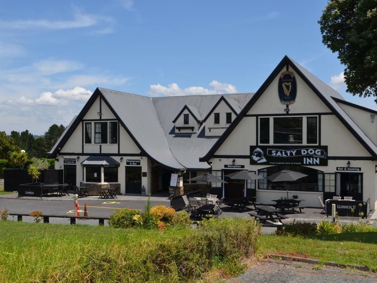 Salty Dog Inn Snells Beach Exterior photo