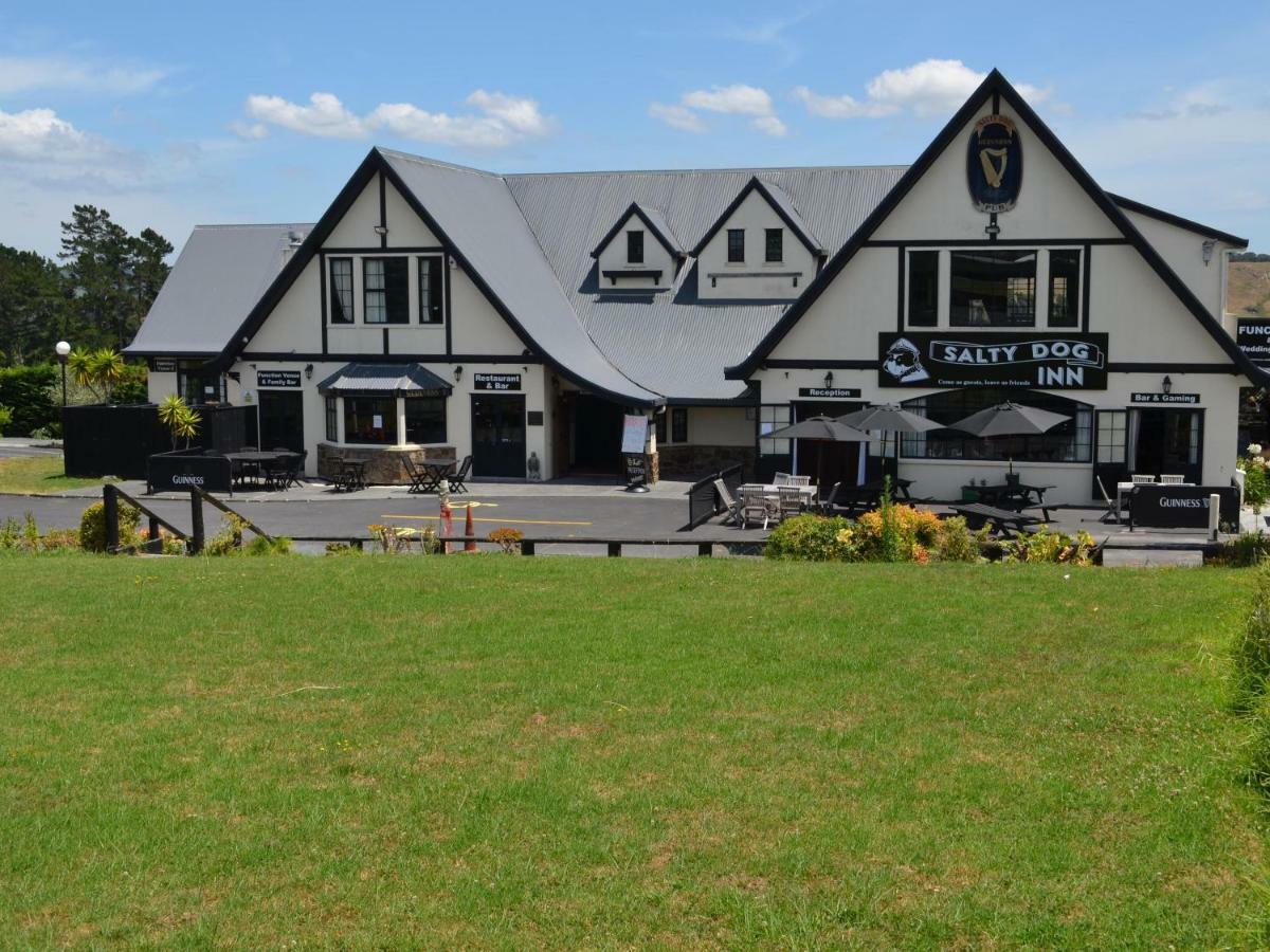 Salty Dog Inn Snells Beach Exterior photo